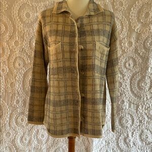 Rain & Rose Camel Plaid Button-Up Jacket Pockets Sweater like material